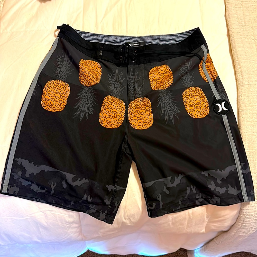 EUC men’s Hurley swimsuit